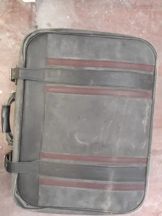 Ofrerta solo este mes!!!lote de maletas vintage.