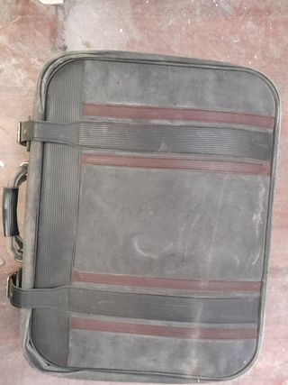 Maleta vintage antigua.