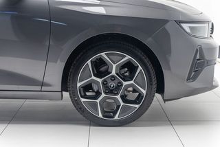 Opel Astra GS 1.2T XHT 130 CV 5P