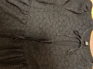 Blusa negra péplum c/lazos