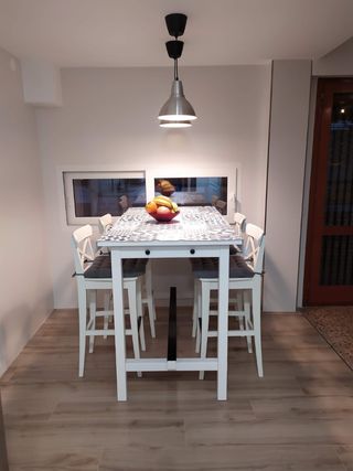 Mesa alta Nordviken Ikea + taburetes