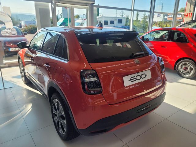 Fiat 600e 54kwh 115kw (156cv) La prima