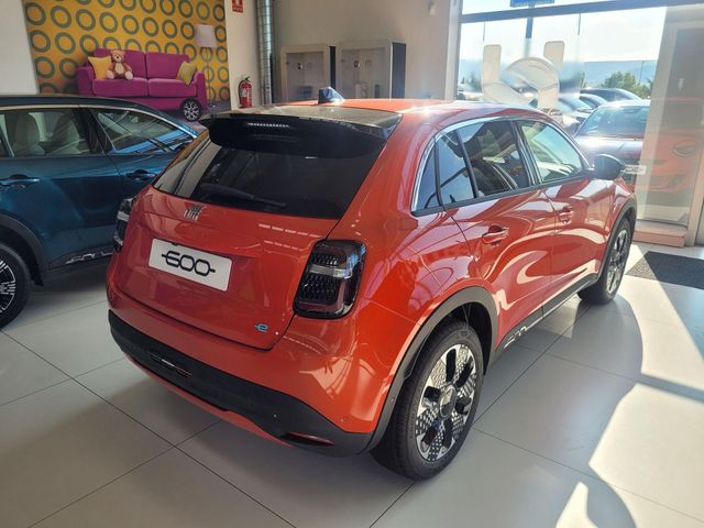 Fiat 600e 54kwh 115kw (156cv) La prima