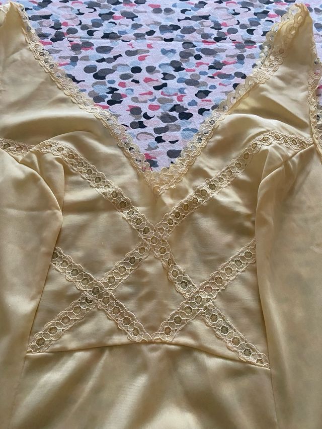 2 Sottovesti  gialla e bianca