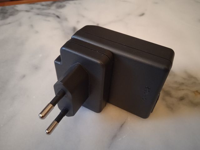 Cargador Nikon EH-68P