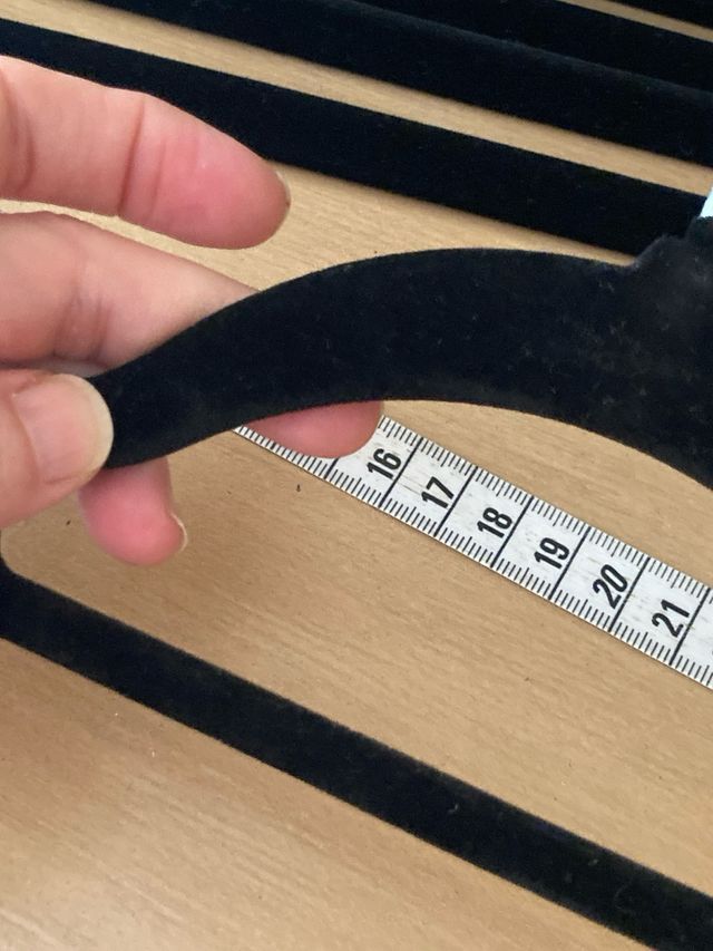 10 Perchas terciopelo Songmics - negras