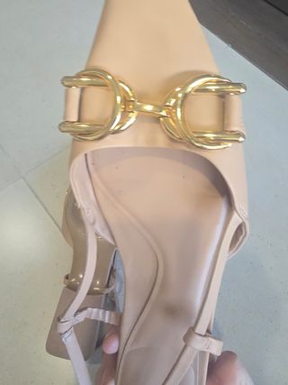 Zapatos Zara beige tacón bajo
