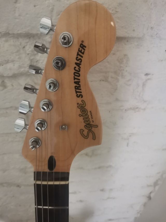 Squier fender Affinity r Stratocaster Deluxe