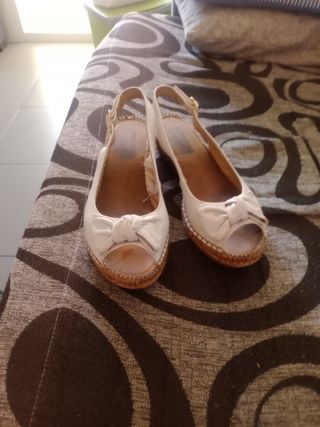Sandalias blancas mujer cuña