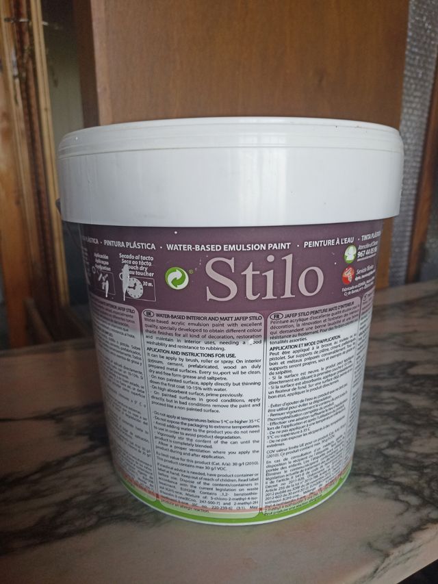 Pintura plástica 4l al agua color arcilla