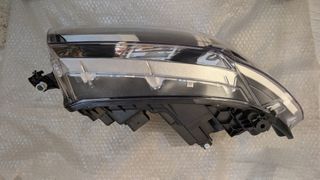 Faro VW Crafter 2017+ Derecho