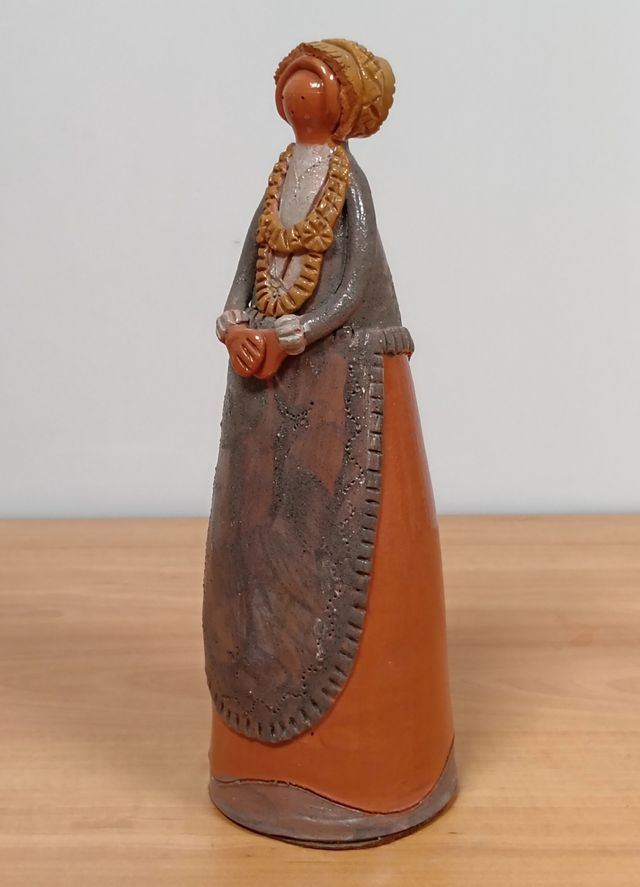 Figura antigua de barro artesanal
