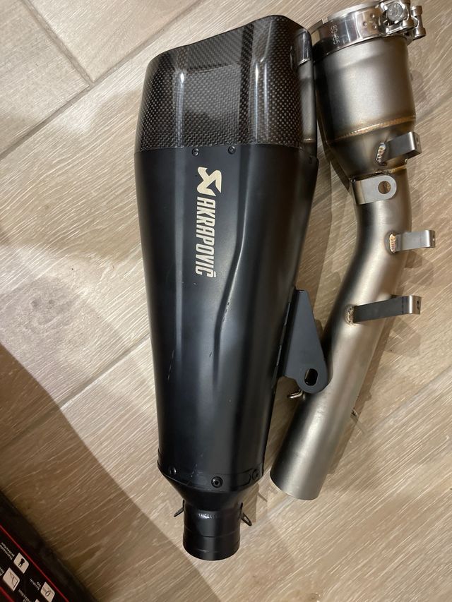 Escape Akrapovic K174- K148