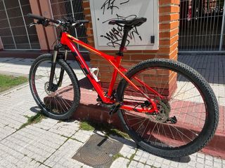 Bicicleta montaña GT Avalanche roja