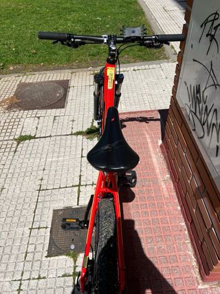Bicicleta montaña GT Avalanche roja