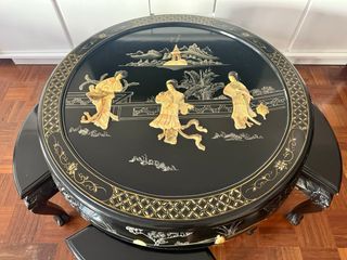 Mesa y 4 taburetes orientales