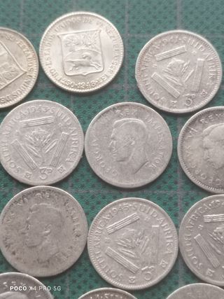 33 MONEDAS EXTRANJERAS DE PLATA