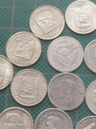 33 MONEDAS EXTRANJERAS DE PLATA