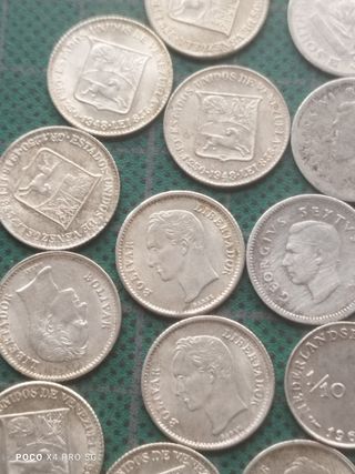 33 MONEDAS EXTRANJERAS DE PLATA