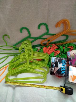 Perchas plástico juveniles - 28uds