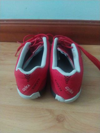 Botas fútbol niño rojas