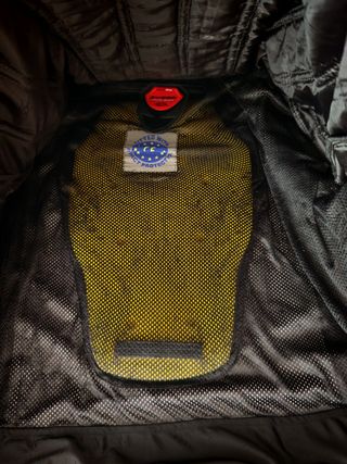 Chaqueta cordura todo tiempo de muy buena calidad.