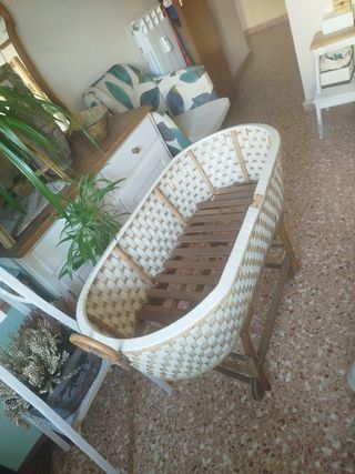 Cuna mimbre antigua