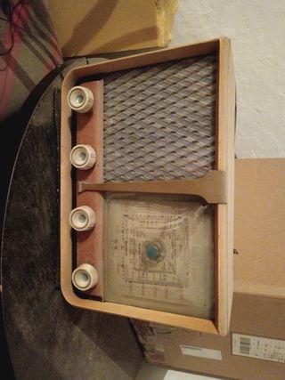 Radio antigua de madera