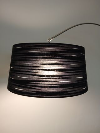 Lámpara arco pie moderna - negra y plata