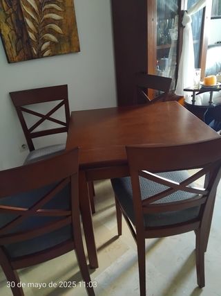 Mesa salón y 4 sillas de madera maciza
