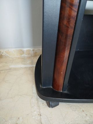 Mueble TV negro con estante