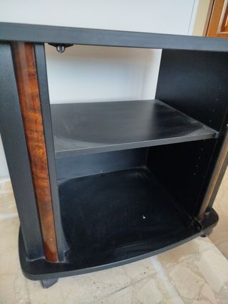 Mueble TV negro con estante