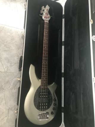 Bajo Musicman Bongo HH plata