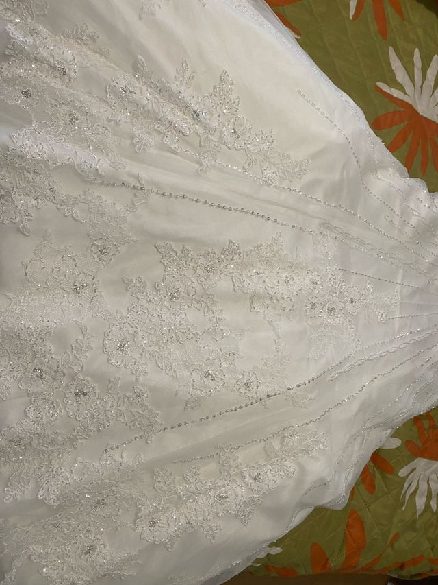 Splendido abito da sposa bianco