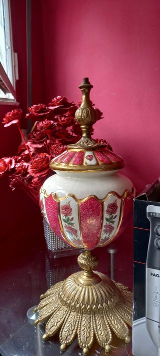 Lampara pie porcelana-metal dorada