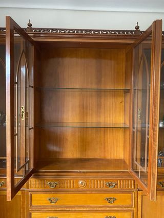 Vitrina madera cristal estilo clásico