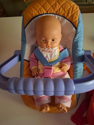 Muñeca Baby Alive con accesorios