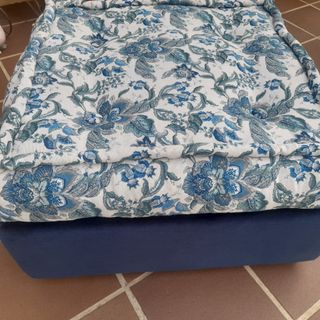 Puff almacenaje azul y blanco