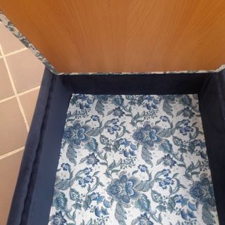 Puff almacenaje azul y blanco