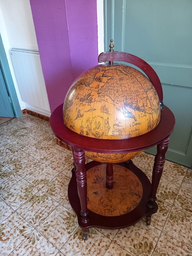 Botellero Bar con forma de globo terráqueo