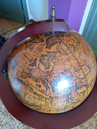 Botellero Bar con forma de globo terráqueo