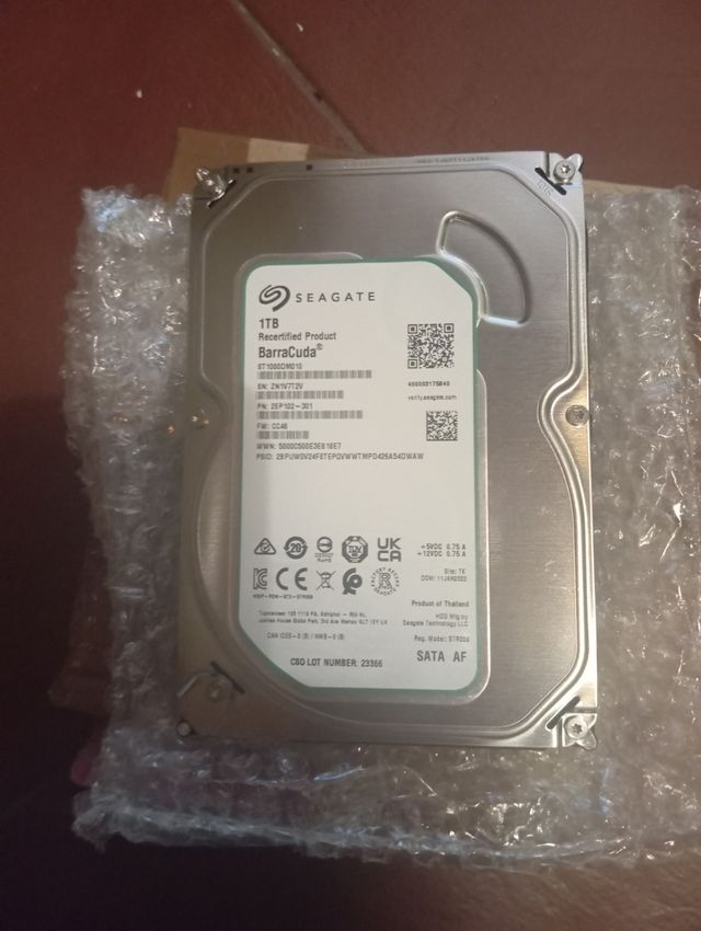 PC fisso, con montor, hardisk, webcam, mouse, GPU