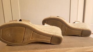 Alpargatas doradas cuña esparto