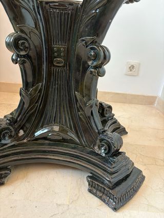 Mesa centro fibra de poliéster y cristal. Pedestal