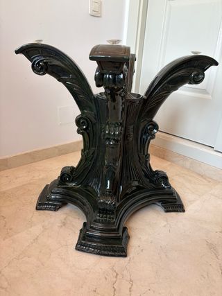 Mesa centro fibra de poliéster y cristal. Pedestal