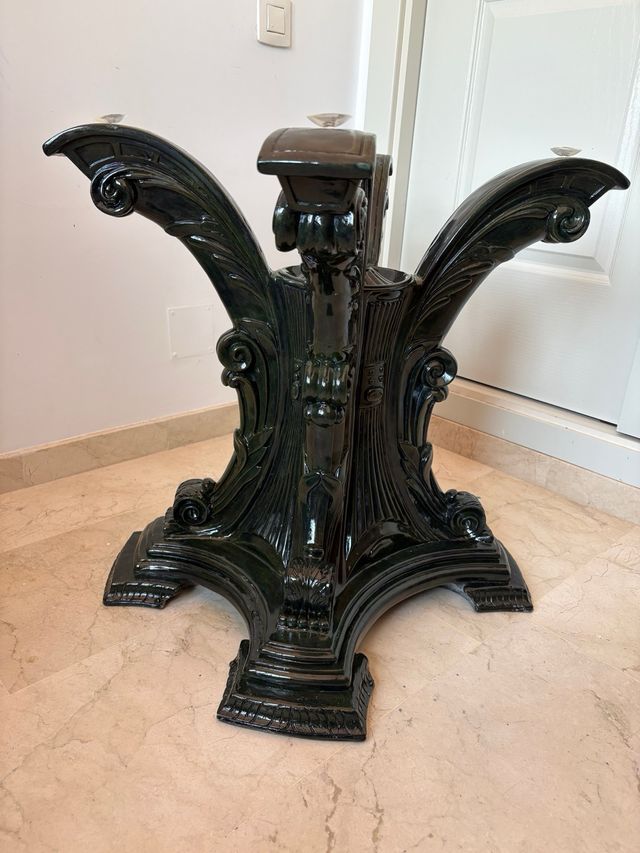 Mesa centro fibra de poliéster y cristal. Pedestal