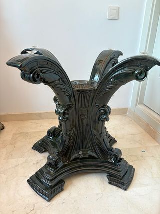 Mesa centro fibra de poliéster y cristal. Pedestal