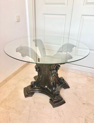 Mesa centro fibra de poliéster y cristal. Pedestal