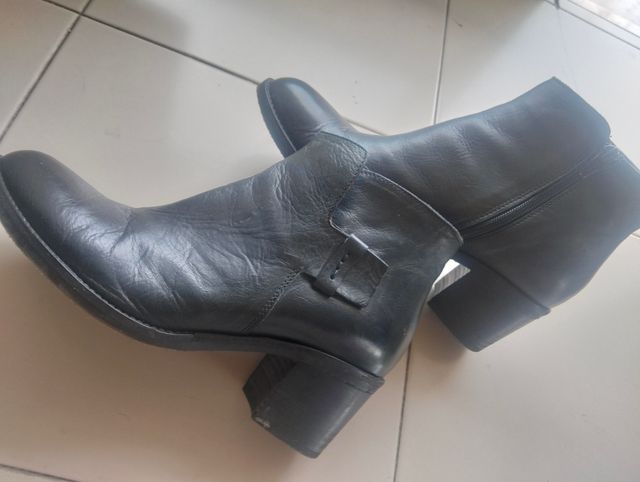 Stivaletti pelle neri