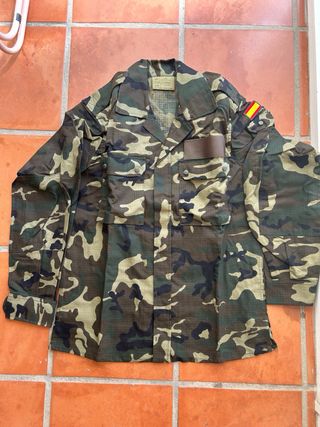 Traje camuflaje montaña